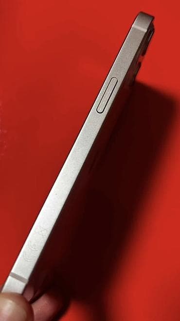 kupujem telefone: IPhone 13 u odličnom stanju Očuvan bez ikakvih tragova korišćenja — 3