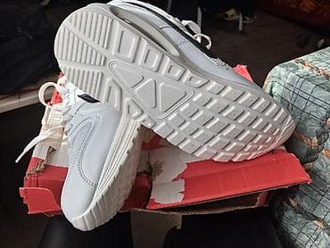 masin logo: Nike Air patike – bele, sa crnim Nike Swoosh logom. Gornjište — 2