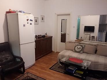 Sobe: Stan se sastoji od dnevnog boravka sa kuhinjom, i odvojenom spavaćom — 2