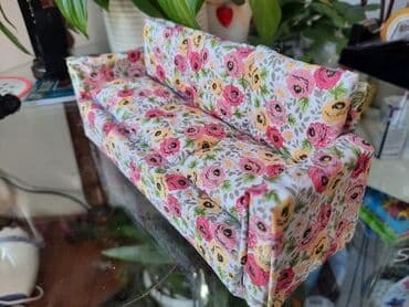 moj mali poni lutke: Kauč za lutke ili barbike. Dimenzije: Dužina 18 cm Visina 8,5 cm — 3