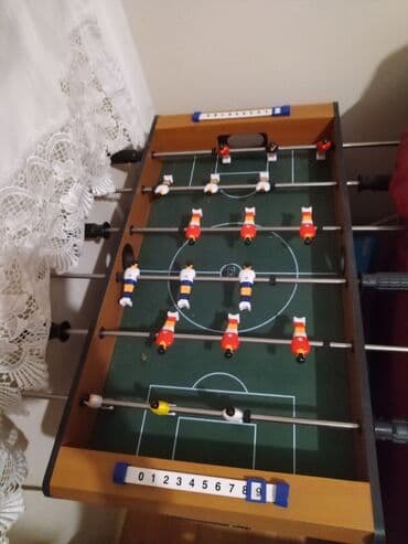 Lov i ribolov: Stoni fudbal – kompaktni model sa drvenim kućištem i nogarama, idealan — 1