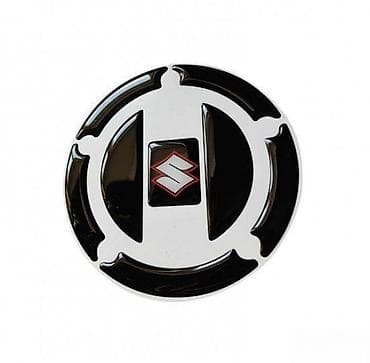 SUZUKI - štitnik čepa - 1166 📌 Opis: Samolepljivi štitnik čepa