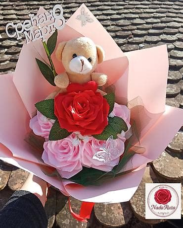 dijamantska ruza: Buket od veštačkih ruža sa dekoracijom – “Nada Ruža” - Raskošni — 1