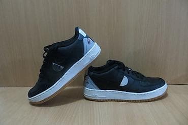 NIKE br 39 24,5cm, materijal koza, bez mana bilo kakve greske, ili