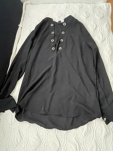 Crna ženska bluza dugih rukava, laganog pada. Model sa blagim — 1