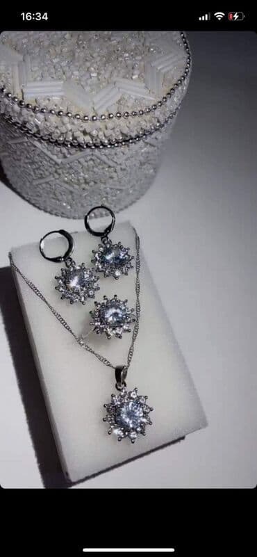 srebrni komplet nakita: Kompleti nakita
Cena 1500din — 8