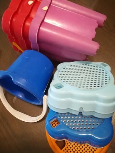 sator za plazu pop up: Plastične kantice sa sitom 4 kom 600 din **3 kockaste 16 visinax13 cm — 7