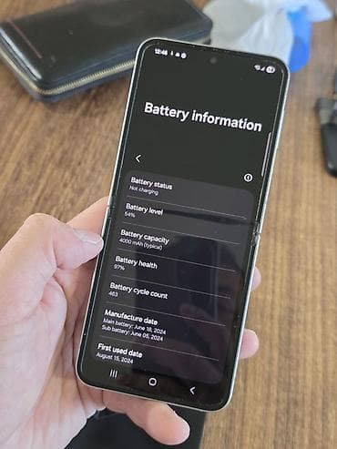 pegla bez pare: Samsung Galaxy Z Flip6 u odlicnom stanju bez ikakvih vidljivih ili — 8