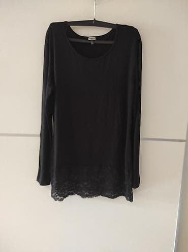 Crna bluza sa cipkom Veličina 42. Poluobim grudi 52 do 62. Ima na lalafo.rs Crna bluza sa cipkom Veličina 42. Poluobim grudi 52 do 62. Ima
