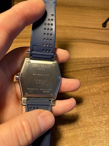 bata kozne torbe: Locman sat titanium kuciste 
carbon cifer 
safir stalko 
glavi datum — 2