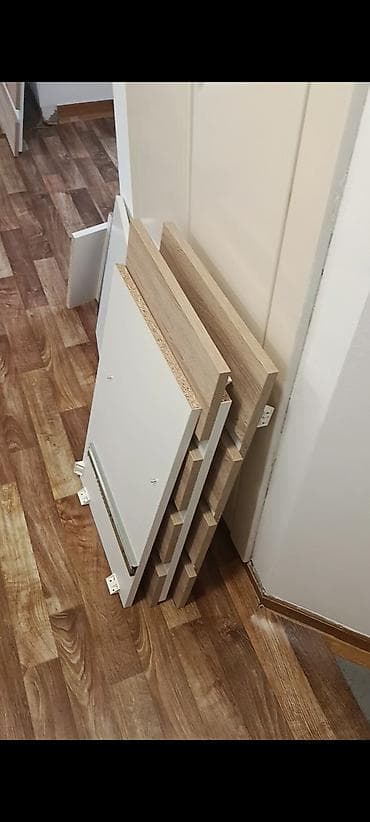 komode za kupatilo: -Pult   se izradjuje se od Univera debljine 18mm u kombinaciji bele i — 3
