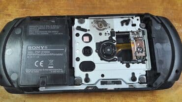 Računari, laptopovi i tableti: Sony PSP E-1004 Sony PSP E-1004 Proizvodac : Sony Model : Street — 2