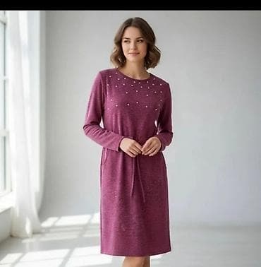 bele duge haljine: Ženska haljina do kolena u boji tamnog malina-tona. Kroj je ravan s — 1