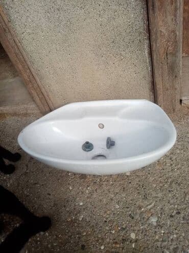 lavabo sa ormaricem i ogledalom: Mali lavabo ispravan potpuno samo ga treba oprati, dimenzije 34x31 — 3