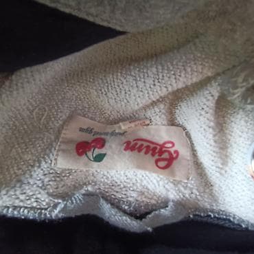 Headgear: Siva ženska dukserica sa kapuljačom, kratkog (cropped) kroja. Napred — 4