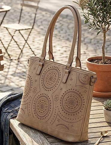 duki daso torbe katalog: Bež ženska torba – tote/šoper stil - Materijal: mekana eko-koža - — 1
