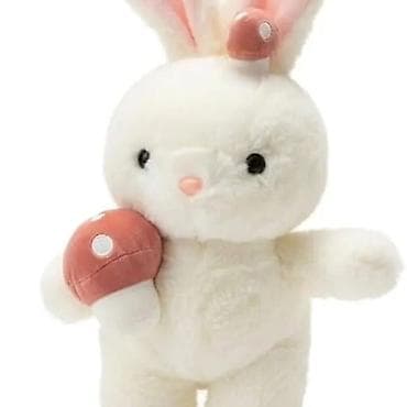 Beli zec sa dugim ušima koje imaju ukrase u obliku pečurki i veliku — 5