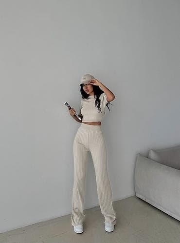 torba mona crna: Kompleti 2500dinara
Duzina 120 cm nogavica
Boje crna siva braon bez — 10