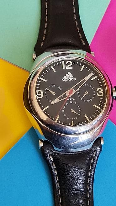Adidas muški analogni ručni sat sa multifunkcionalnim brojčanikom. -