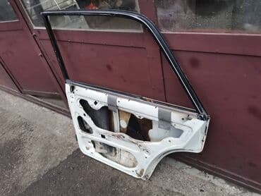 desno krilo golf 4: Vrata zadnja desna Lada 2105,2107 Riva u beloj boji broj 3. Vrata su — 9