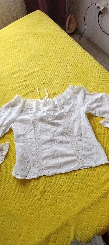 bluza na jedno rame: Prelepa bela bluzica sa vezom, oko ramena može da se zateže i da se — 3
