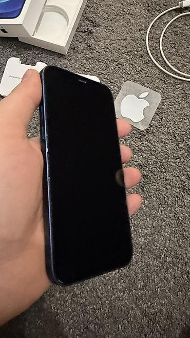 IPhone 12 128GB Plava boja Prodajem iPhone 12 sa 128GB memorije — 5