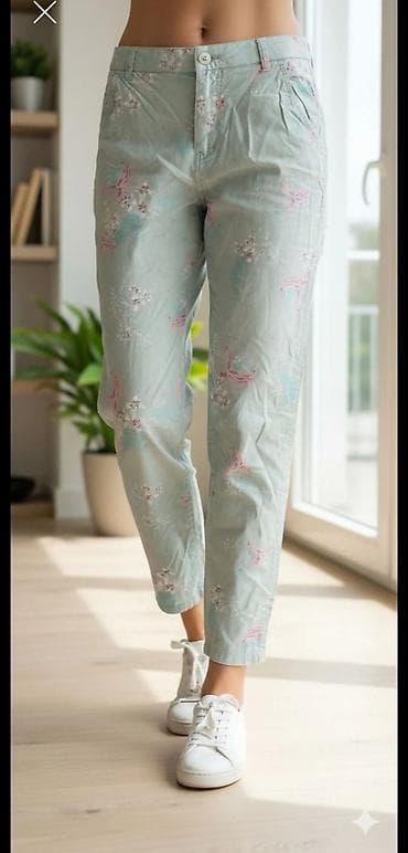 Ženske pantalone sa printom - Model: ravnog kroja, dužina do članka -