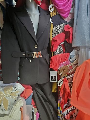 bez komplet zenski: Elegantno crno žensko odelo — 1