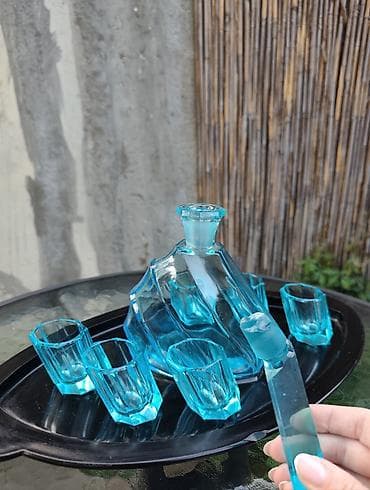 set za otvaranje vina: Art deco set za liker – plava staklena karafa sa čepom i 6 čašica - — 2