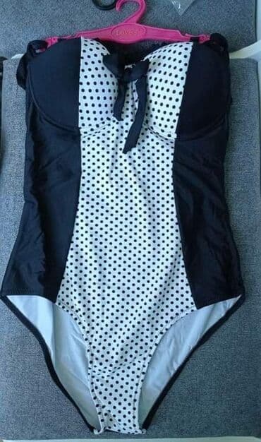 Veličine 48, 46
(Odgovara za XL, L)
Ima push up
Cena 1600 din na lalafo.rs Veličine 48, 46
(Odgovara za XL, L)
Ima push up
Cena 1600 din