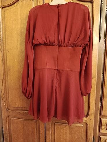 odeća za punije osobe: Trendyol mini haljina u boji burgundy (bordo). Model sa dubokim V — 3