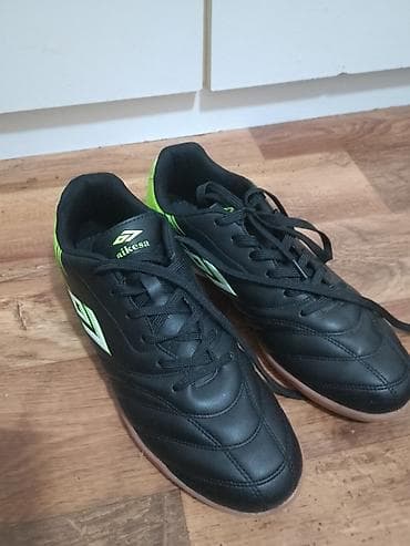 chanel patike zenske: Patike za fudbal broj 42 su u odlicnom stanju sa veoma sitnim — 7