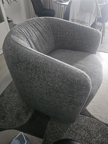Tapacirana fotelja – okretna, siva - Moderan, zaobljen dizajn sa