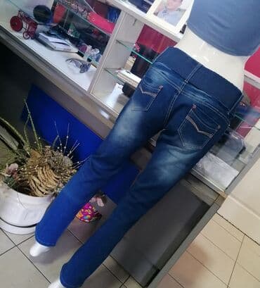pantalone od vestacke koze: Farmerice extra kao nove
Vel 30
Extra model i kvalitet Uvoz Turska — 4