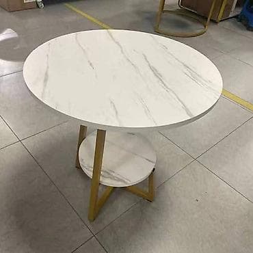 Kancelarijski nameštaj: 02. Moderan okrugli stočić za kafu sa zlatnim detaljima Elegantan — 3