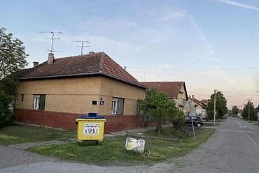 Kuće na prodaju: Trosobna kuća, 8 minuta od centra. Ima nusprostorije ( letnja kuhinja — 4