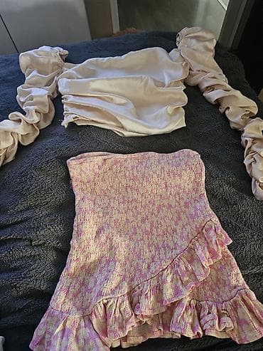 najk kompleti: Romantičan kompletić – satenska bluzica + mini suknja sa volanima - — 1