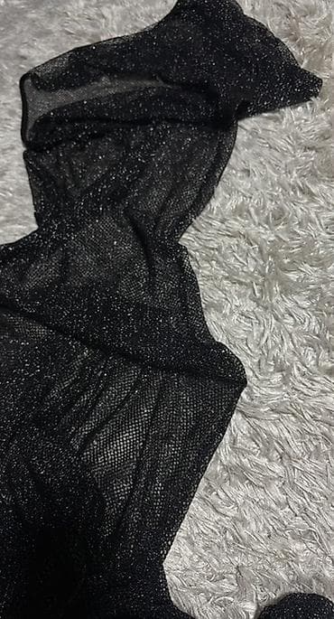 Crna mrežasta sa sljokicama haljina sa kapuljačom - Materijal na lalafo.rs Crna mrežasta sa sljokicama haljina sa kapuljačom - Materijal