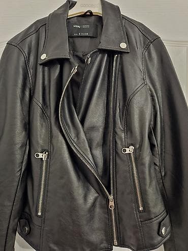 Ženska odeća: Sinsay crna jakna, malo nošena, S veličina, imitacija kože. Kopčanje — 5