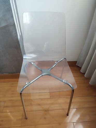 forma ideale radne stolice: Ghost stolica providna Polikarbonatna plastika, hromirani čelik Vrlo — 2