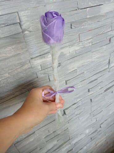 Satenski pupoljak ruze Komad 180 din Tri komada 500 din 5 komada 850 na lalafo.rs Satenski pupoljak ruze Komad 180 din Tri komada 500 din 5 komada 850