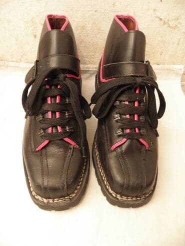 Ostali zimski sportovi: Starinske ski cipele Vibram, Italy, kožne, dužina 310 mm, gaziste oko