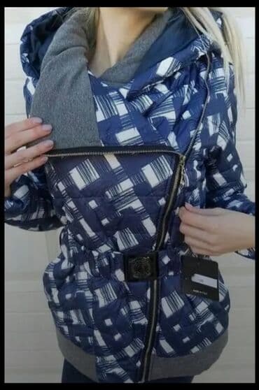 Ženska zimska jakna sa kapuljačom i kosim rajsferšlusom. - — 1