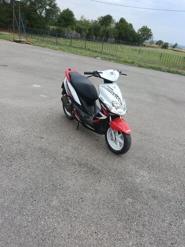 audi a4 cena: Yamaha skuter – sportski dizajn, dvotaktni mali gradski motocikl. - — 4