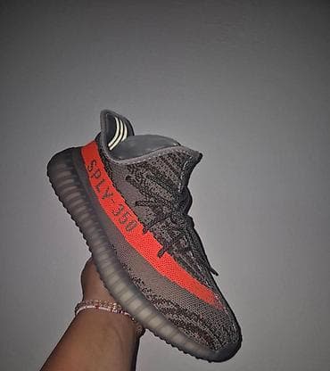 muske patike kupujemprodajem: Yezzy lepo odradjene
Urezan boost u djonu
36-48
4000 din
SS🖤 — 1