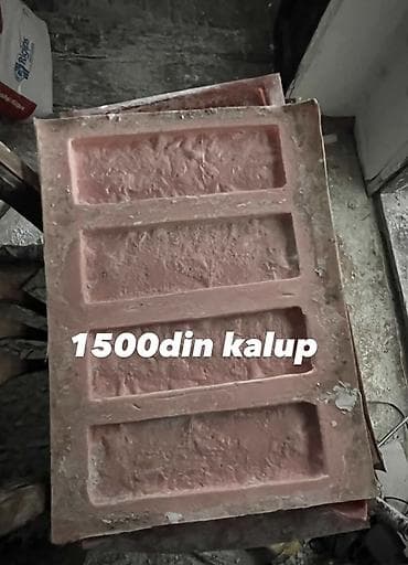 Kalup za izradu betonskih/ gipsanih pravougaonih ploča/cigli, sa 4