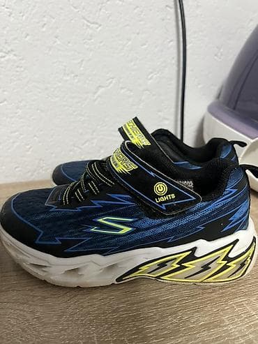 Dečije patike – 2 para 29 i 30 oba para 3000 1) Skechers S-Lights