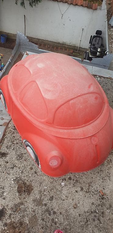 Dečji plastični pesaknik u obliku automobila (2 dela – baza i