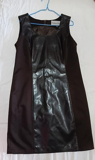 Haljine: Braon haljina bez rukava sa panelima od eko-kože - Model: uska — 3