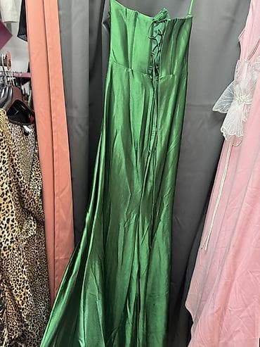 moderna odeća: Elegantna duga zelena haljina sa sjajnim efektom.Nova u M vel - Kroj — 3
